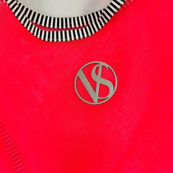 VICTORIA’S SECRET Women’s Bright Pink Mesh Weekender Tote Logo Sand Free 20” - Picture 2 of 7